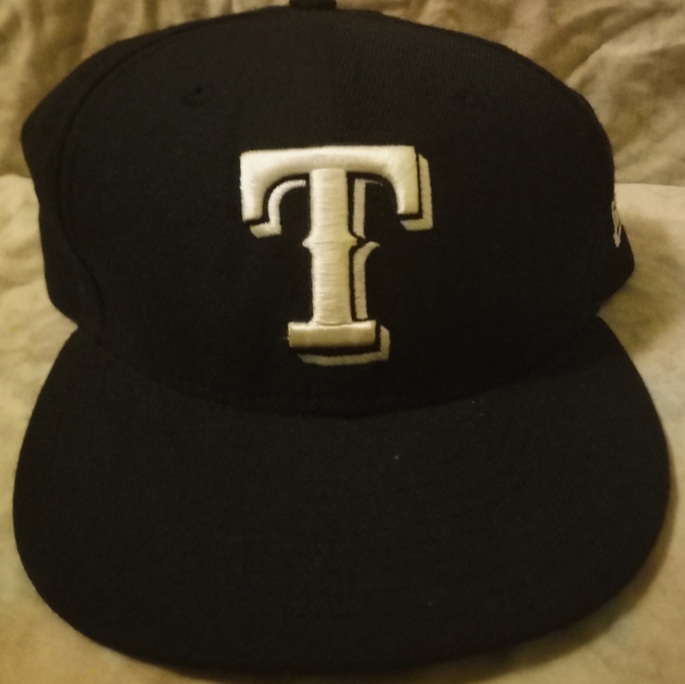 Texas Rangers Black and White Fitted cap size 7 3/8